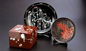 高岡漆器とは？特徴や歴史、螺鈿の作り方などを解説