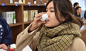 新潟の日本酒を、22歳女子が「利き酒」してみた