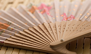 扇子とは？歴史の始まりはうちわから